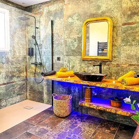 فيلة Jacuzzi La Des Charmes (adults Only)