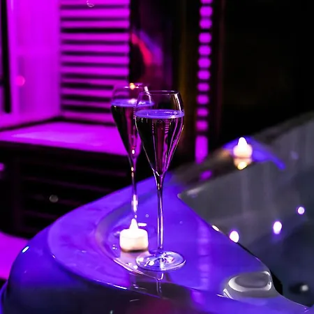 فيلة Jacuzzi La Des Charmes (adults Only) فيا