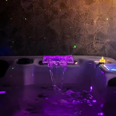 فيلة Jacuzzi La Des Charmes (adults Only)