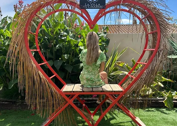 Love Room Jacuzzi La Villa Des Charmes (Adults Only) Vias